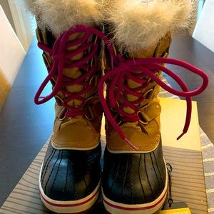 Sorel waterproof Tofinio Cate winter fur boot size 8 Curry Red Plum, Prune Rose